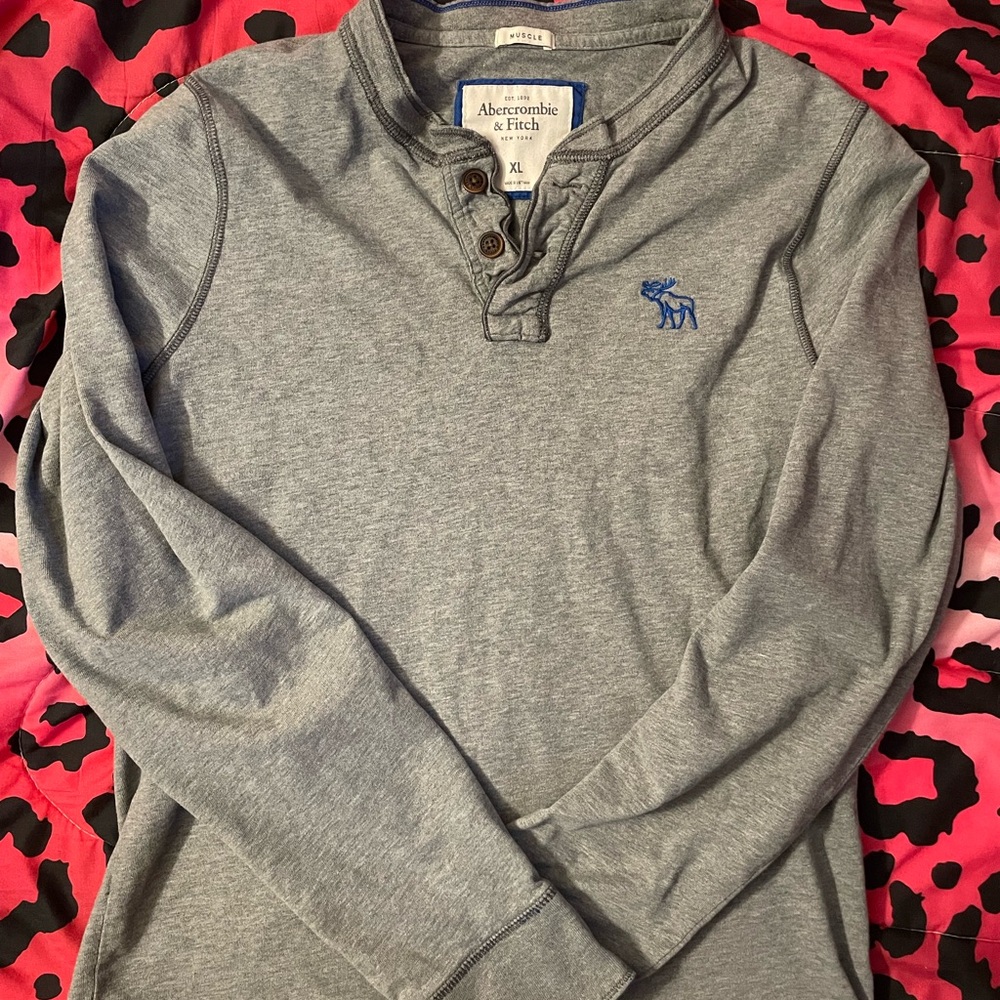 Y2K Abercrombie & Fitch Gray Long Sleeve Shirt Henley with Blue Logo
